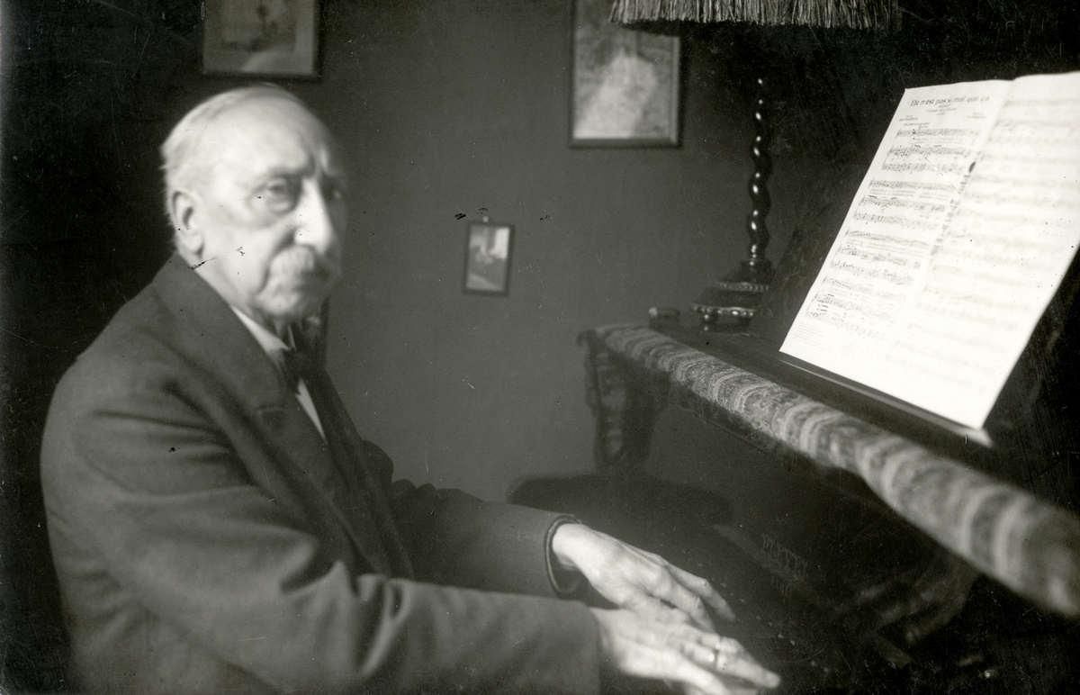Klik voor foto in apart venster bernardus_josephus_wilhelmus_zweers_1924.jpg