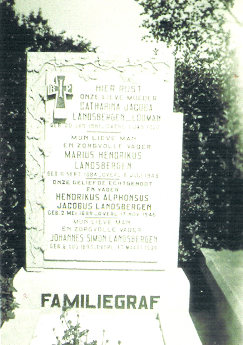 Klik voor foto in apart venster graffoto_familiegraf_catharina_jacoba_landsbergen_looman_marius_hendrikus_landsbergen_hendrikus_alphonsus_jacobus_landsbergen_johannes_simon_landsbergen.jpg