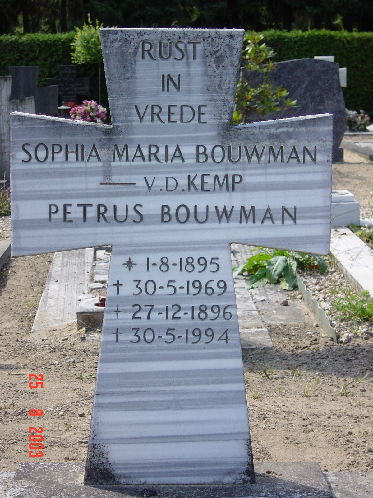 Klik voor foto in apart venster graffoto_petrus_bouwman_en_sophia_maria_van_der_kemp.jpg