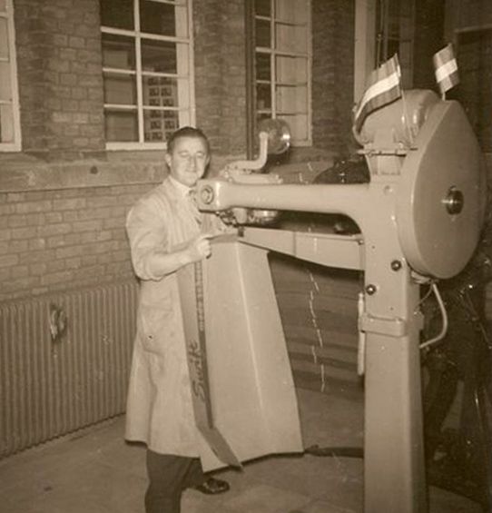 Klik voor foto in apart venster theo_van_der_kemp_bij_de_swift.jpg